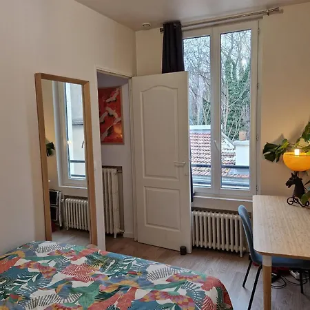 Bright Near The Buttes-chaumont *