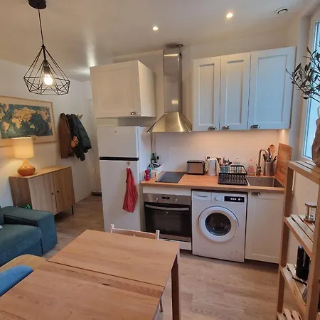 Bright Near The Buttes-chaumont * パリ