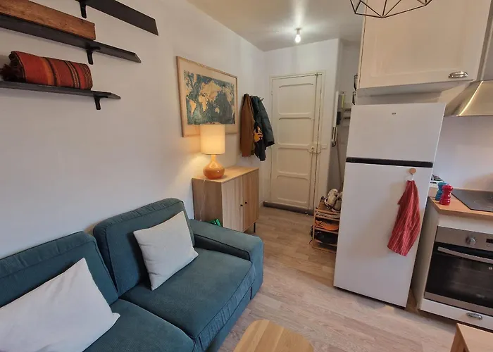 Bright Near The Buttes-chaumont *