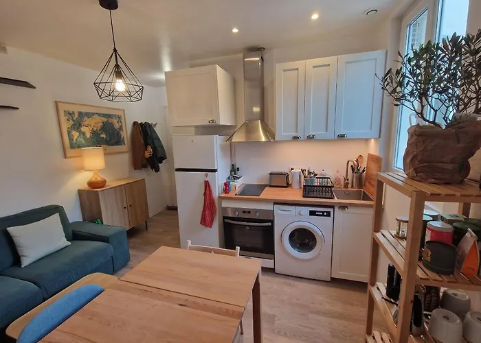 Bright Near The Buttes-chaumont * パリ